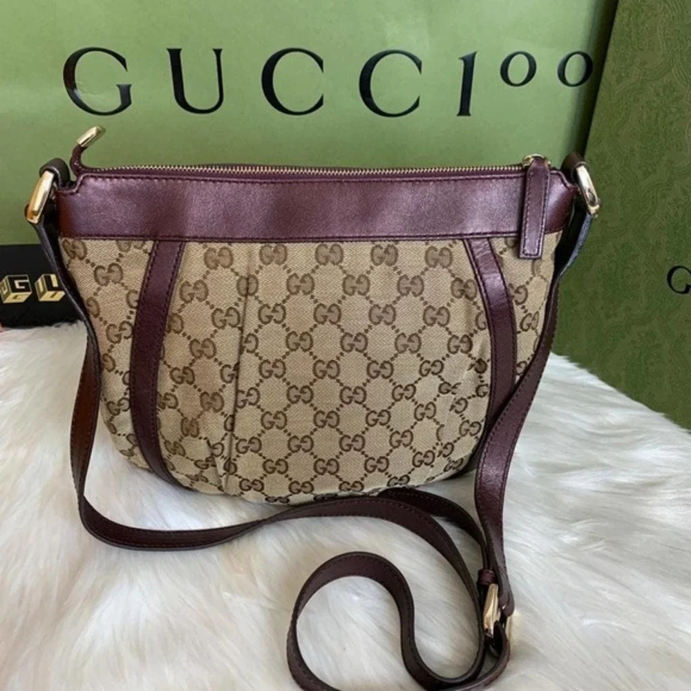 Gucci crossbody with original dustbag